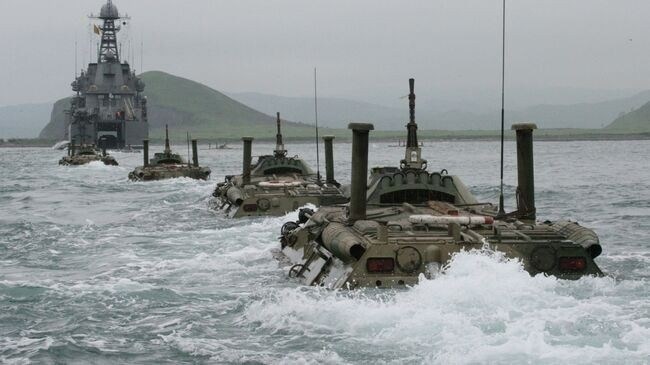 Новый плавающий бронетранспортёр морской пехоты БТ-3Ф с увеличенным количеством десанта