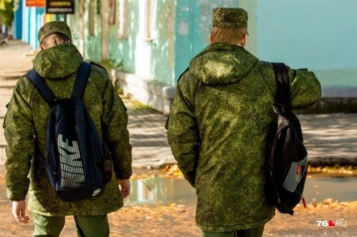 Как выстроить отношения с командиром: правила общения с вышестоящими