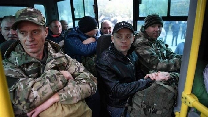 Что необходимо взять с собой призывнику при отправке в армию в 2025 году?