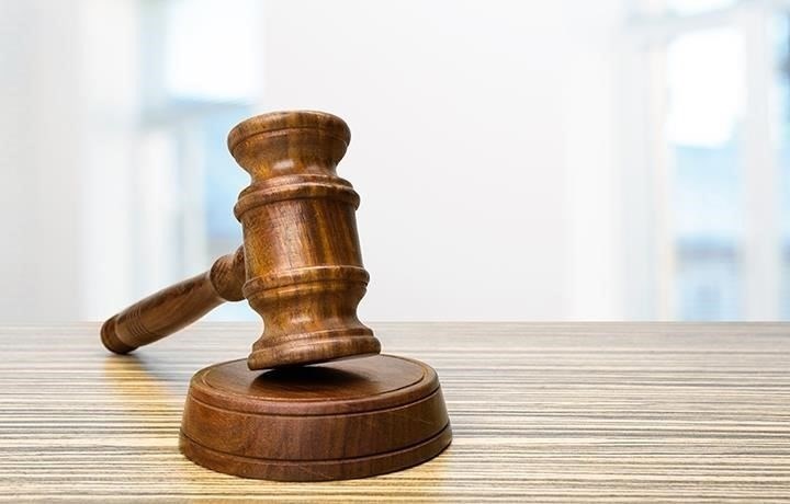 Кроме того, прокуратура отвечает за обеспечение справедливости судебного разбирательства и привлечение всех сторон к ответственности. Они дают разъяснения по процедурным вопросам, обеспечивая осведомленность обвиняемых об их обязанностях и последствиях, предусмотренных законом. Такая прозрачность помогает предотвратить недоразумения, которые могут возникнуть в ходе сложных юридических процессов.