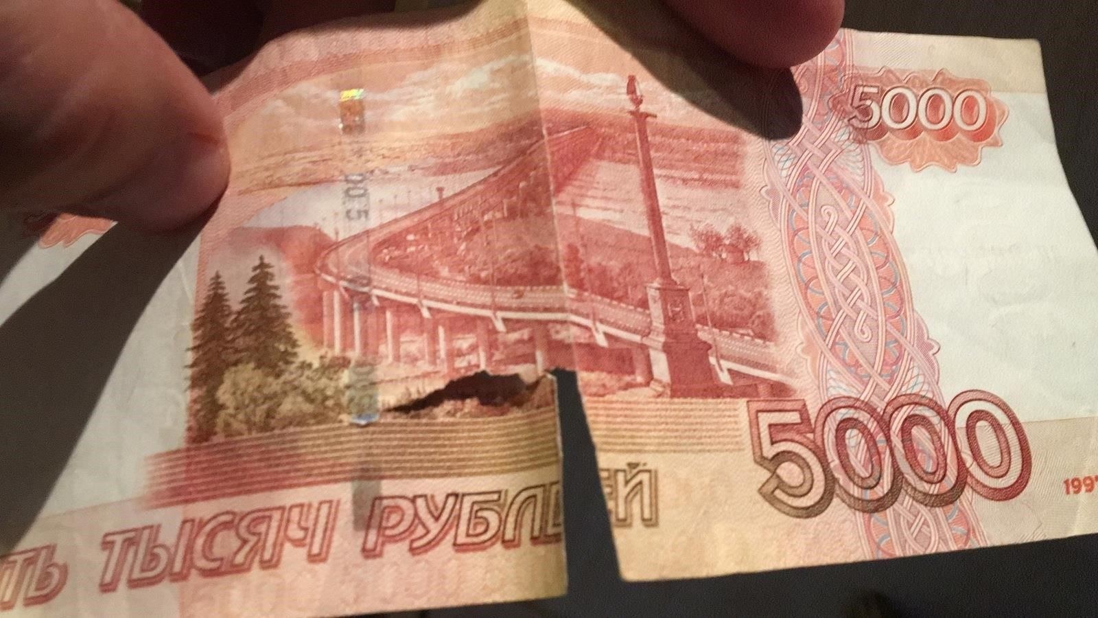 Можно ли вернуть порванную банкноту через банкомат?