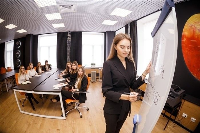 Ограничения и особенности выдачи документов несовершеннолетним студентам