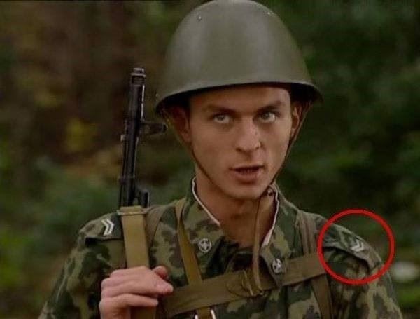 Кто занимает должность младшего сержанта в военной иерархии?