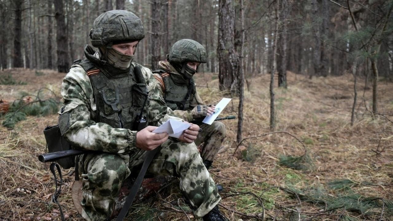 Расхождения в оплате боевых действий: Почему некоторые военнослужащие остаются без компенсацииЕсли военнослужащий не получает вовремя боевую премию или зарплату, необходимо немедленно проконсультироваться с представителями финансовых служб или юридическими консультантами. Как правило, проблема связана с неправильным оформлением документов или задержками в оформлении, особенно во время ротации или отпуска. Часто военнослужащие, расквартированные в Москве или других городах, сталкиваются с расхождениями из-за ошибок в системах начисления заработной платы, что приводит к пропуску выплат в течение нескольких месяцев.