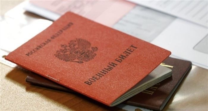 Размер выплат мобилизованным в 2025 году регулируется рядом федеральных законов и нормативных актов. В частности, размер единовременной выплаты зависит от срока, прошедшего с момента призыва, а также от категории военнослужащего. В случае, если гражданин служил по контракту, то возможны дополнительные компенсации. За каждый календарный месяц службы предусмотрены соответствующие суммы, которые перечисляются на банковский счет военнослужащего или его представителей.