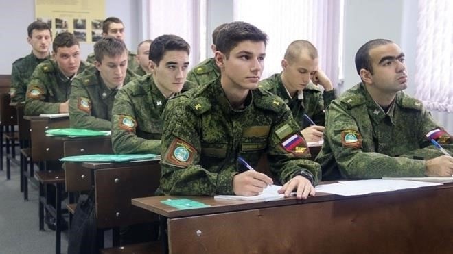 Влияние военной службы на образование и карьеру гражданских лиц