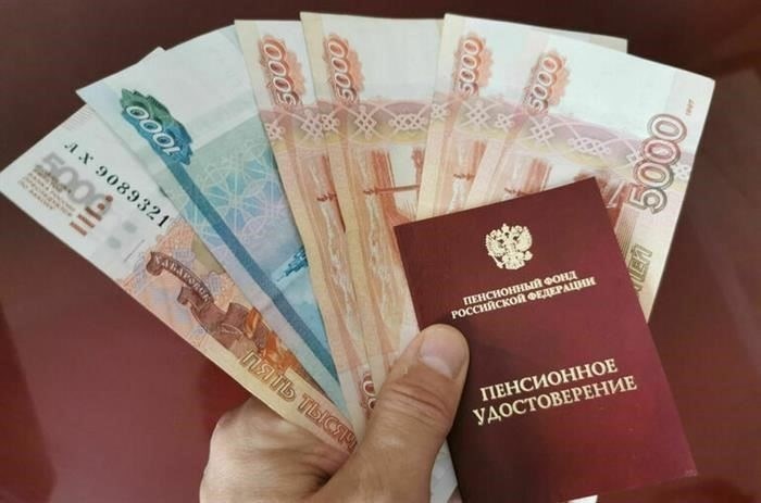Какие пенсионеры имеют право на досрочную выплату в январе 2025 года и как подать заявление