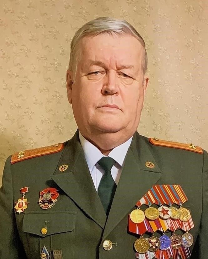 Военные признают, что финансовая стабильность имеет решающее значение для поддержания дисциплины и боеготовности. Если военнослужащий накапливает значительную задолженность или не погашает свои обязательства, командир имеет право принять меры. Такие решения обычно принимаются после тщательной проверки, которая может включать в себя консультирование или административные меры. Увольнение со службы возможно только после тщательной оценки и при определенных условиях, оговоренных в федеральных правилах.